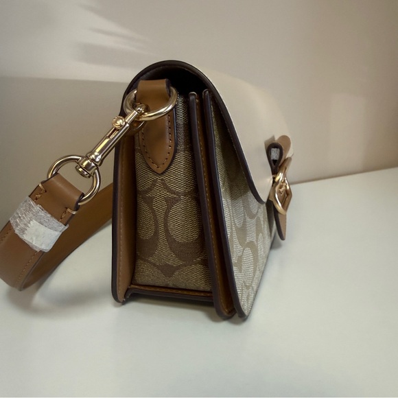 Coach CR332 - Picture 3 of 10